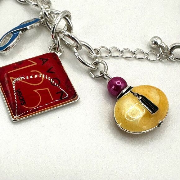 Avon vintage silver tone  charm bracelet - Picture 2 of 12